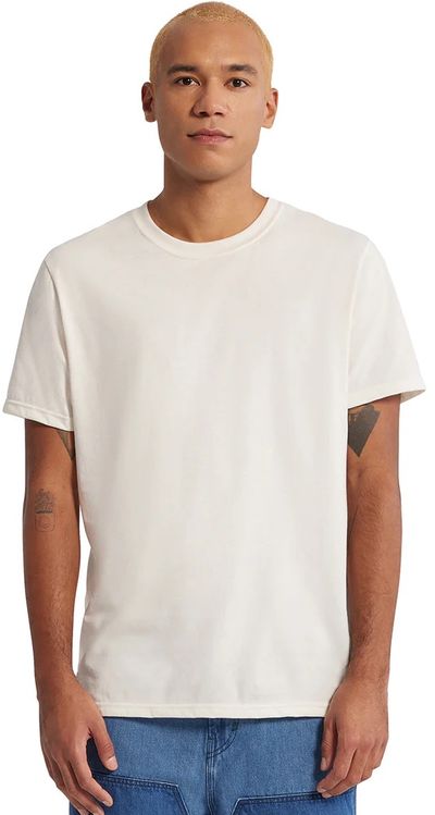 Am image of a Custom C'est Beau Essential TShirt in Naturel!