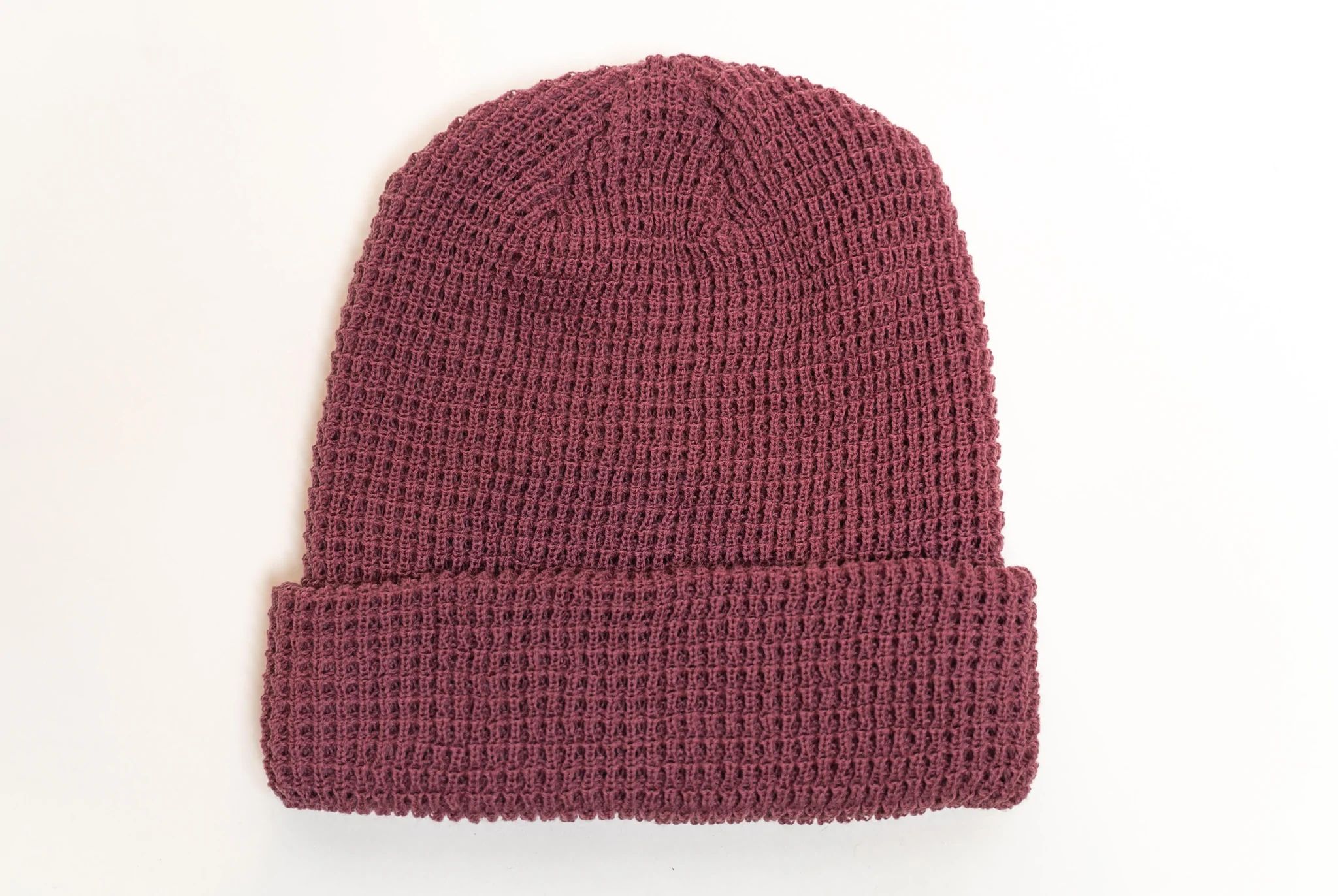Beaniiez Leery Waffle Acrylic Toque in Pigment Maroon